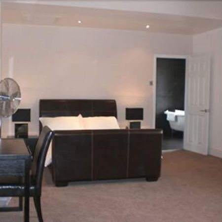 The Amblehurst Hotel Sale Room photo